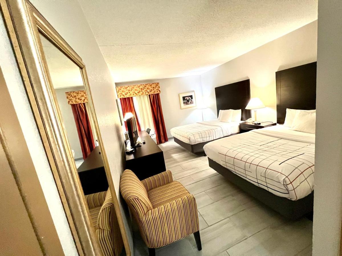 La Quinta By Wyndham Salina Exterior foto