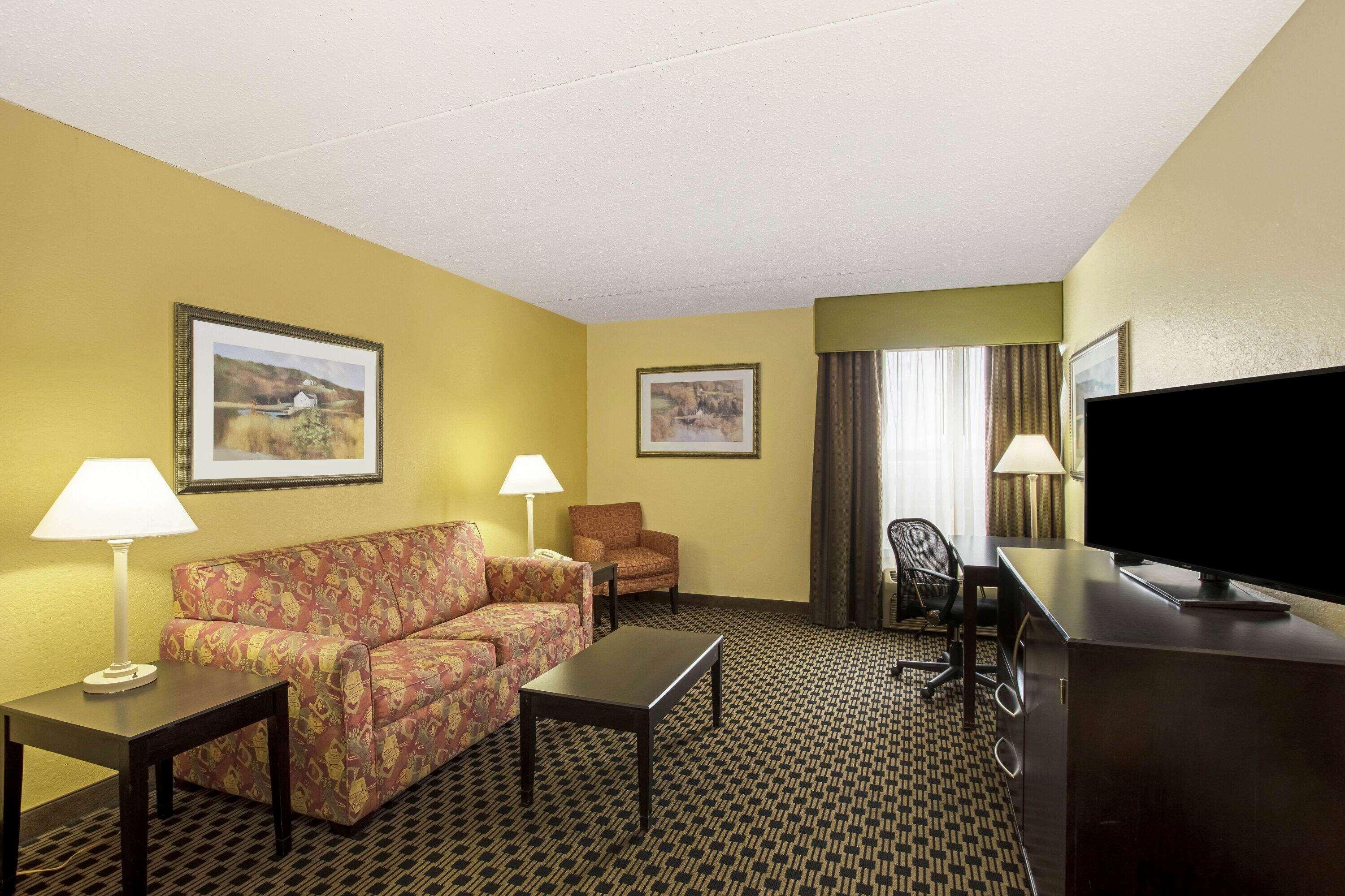 La Quinta By Wyndham Salina Exterior foto