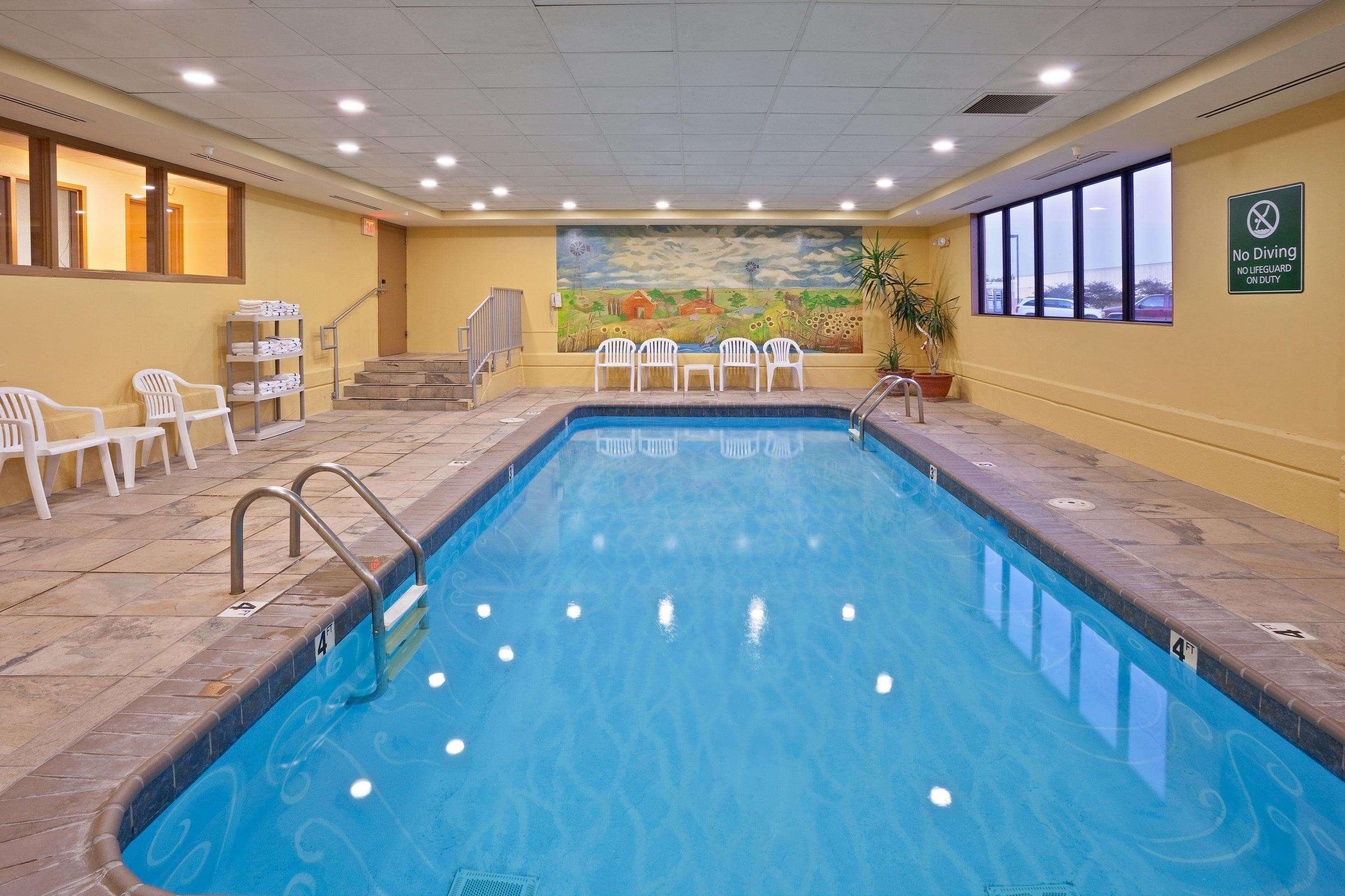 La Quinta By Wyndham Salina Exterior foto