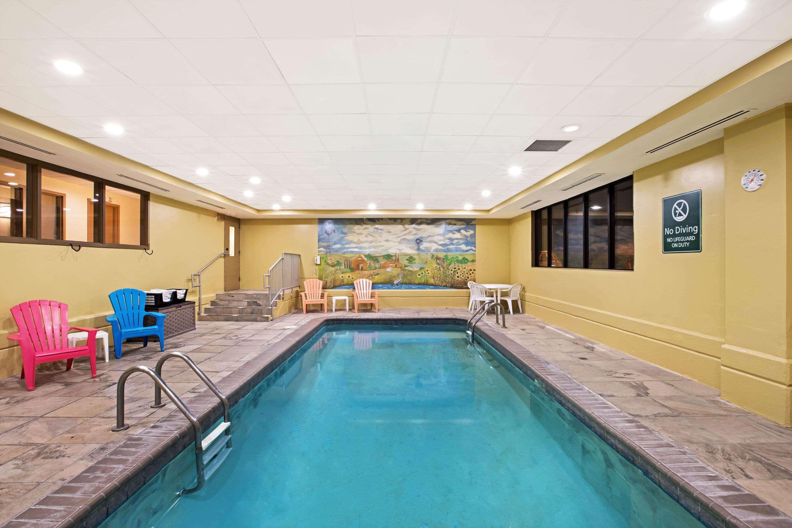 La Quinta By Wyndham Salina Exterior foto